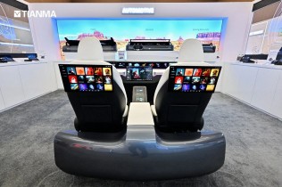 CES 2026：天马首发新一代智能座舱解决方案，挑战驾驶视觉极限